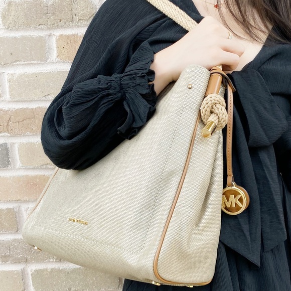 Michael Kors Large Tote Gold ‼️SALE‼️‼️ - Picture 6 of 9